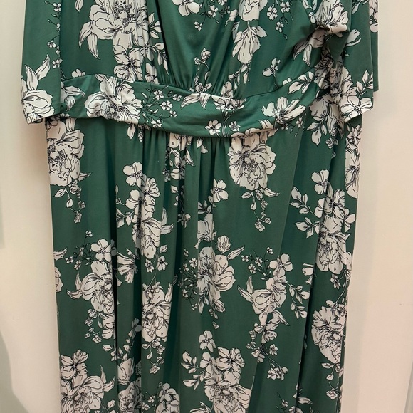 Kiyonna Maya Maxi Dress - Green & White Floral Print. Soft and Stretchy. Size 4X - Picture 11 of 15